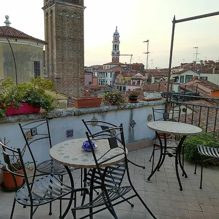 לינה וארוחת בוקר La Terrazza Dei Miracoli *