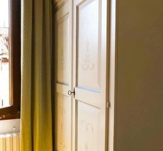 라 테라자 데이 미라콜리 *